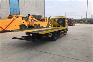 雷波非事故拖车